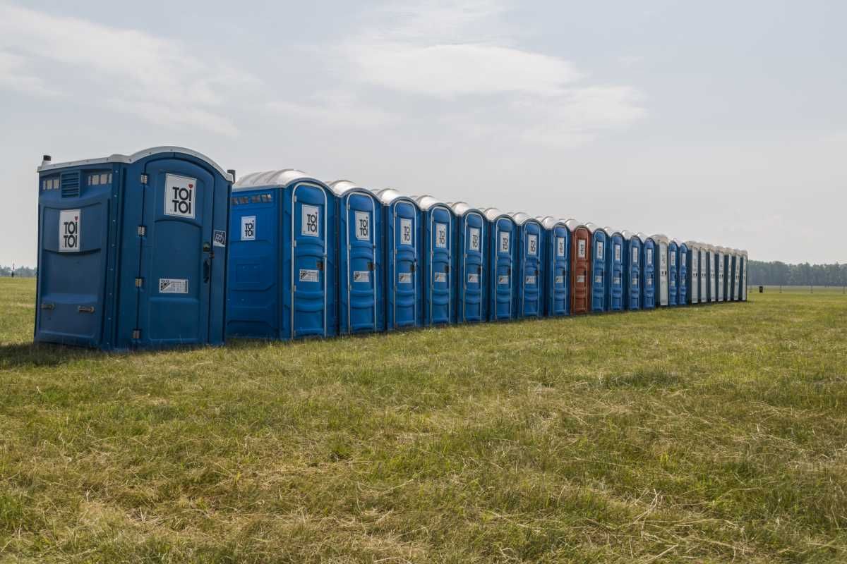 rent portable toilets